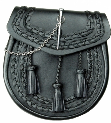 Black leather sporran Front pin loop closure Double plaited pattern on the flap and body 