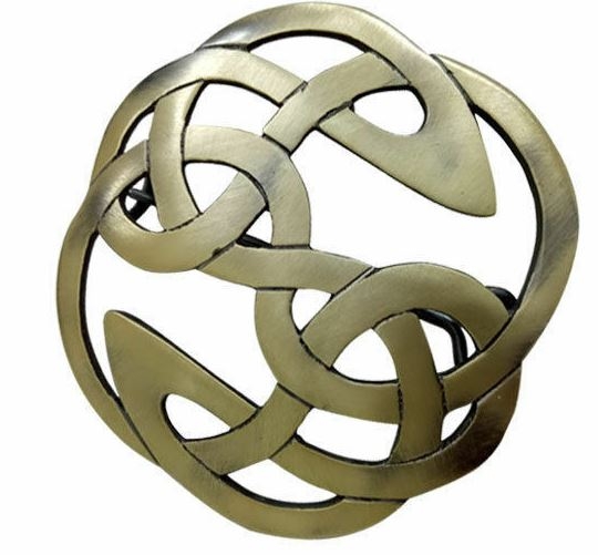 Plaid brooch with an ancient never ending Celtic interlace design Antique 